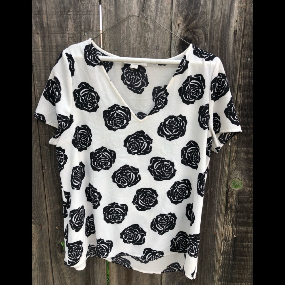 Women’s tee  with black roses